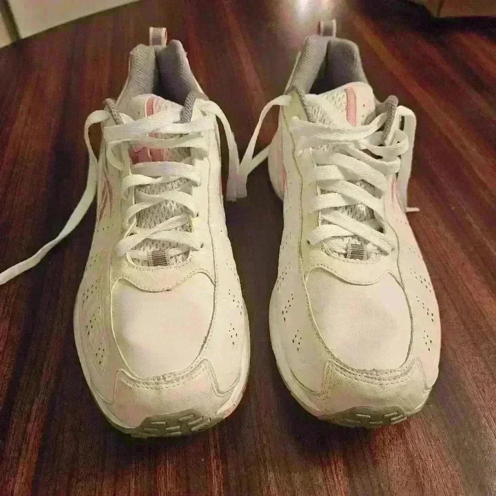 Reebok White Leather Sneakers with Pink Trim Size 10. EUC - Picture 2 of 16
